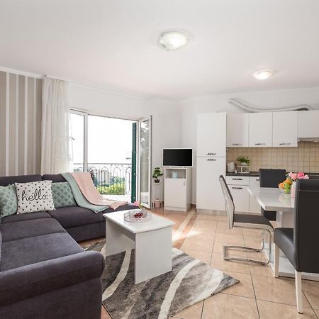 Summer Breeze Apartment With A Pool أوباتيا المظهر الخارجي الصورة