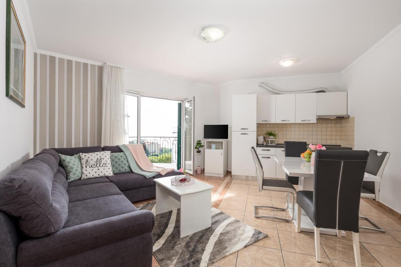 Summer Breeze Apartment With A Pool أوباتيا المظهر الخارجي الصورة
