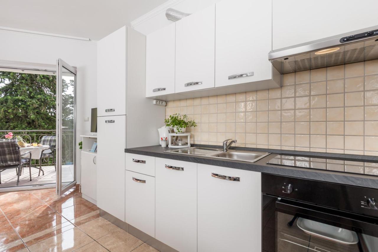 Summer Breeze Apartment With A Pool أوباتيا المظهر الخارجي الصورة