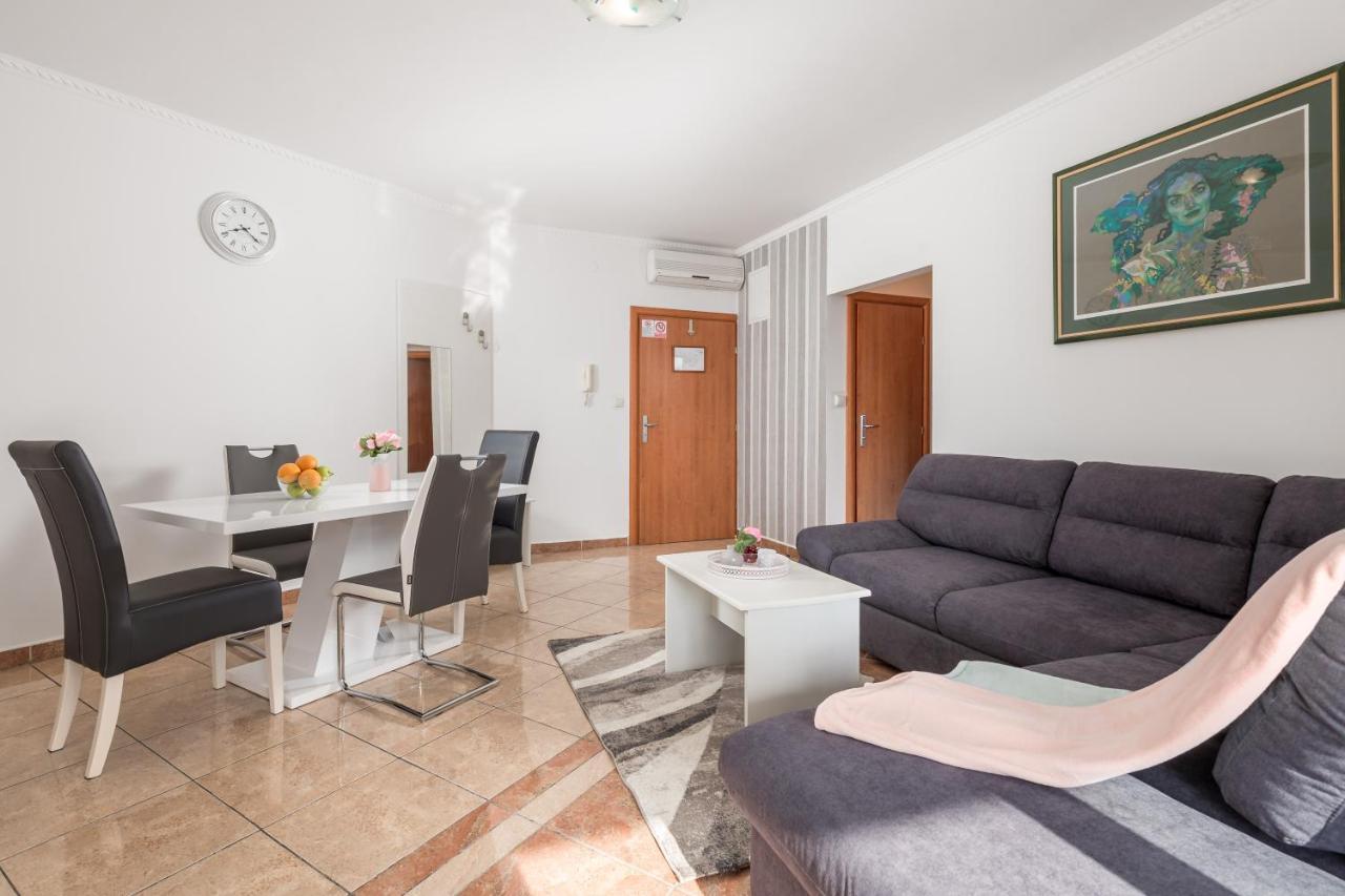Summer Breeze Apartment With A Pool أوباتيا المظهر الخارجي الصورة